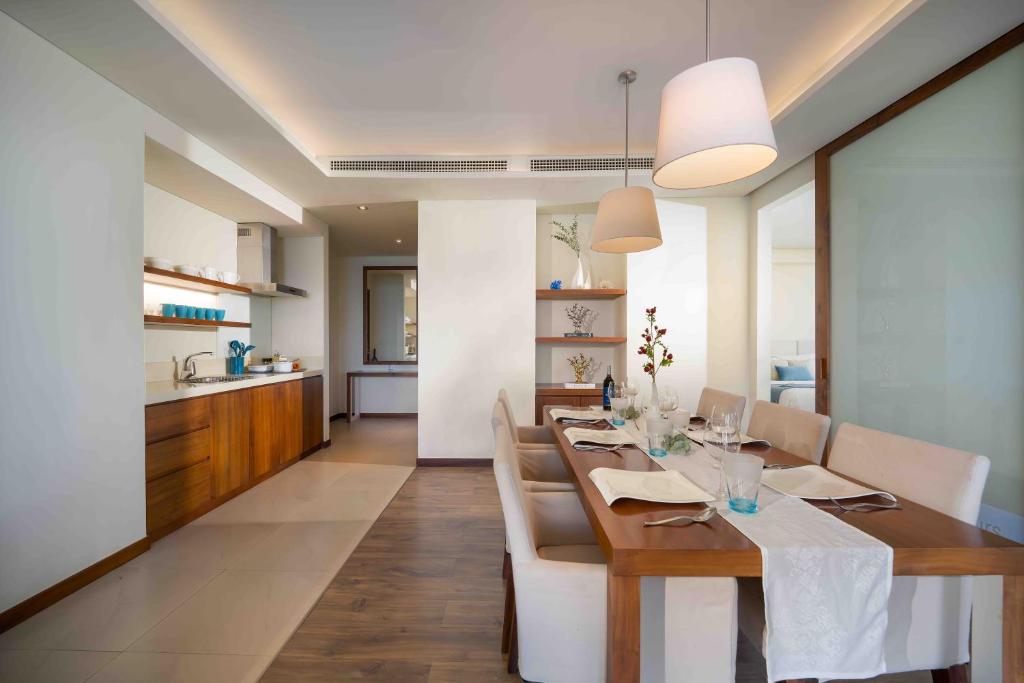 Stunning Apartments Across My Khe Beach ! Rooftop Pool & Gym photo 3