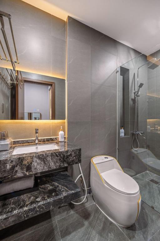 T P Residence Villa-3 mins walk to Beach- Full AC photo 3