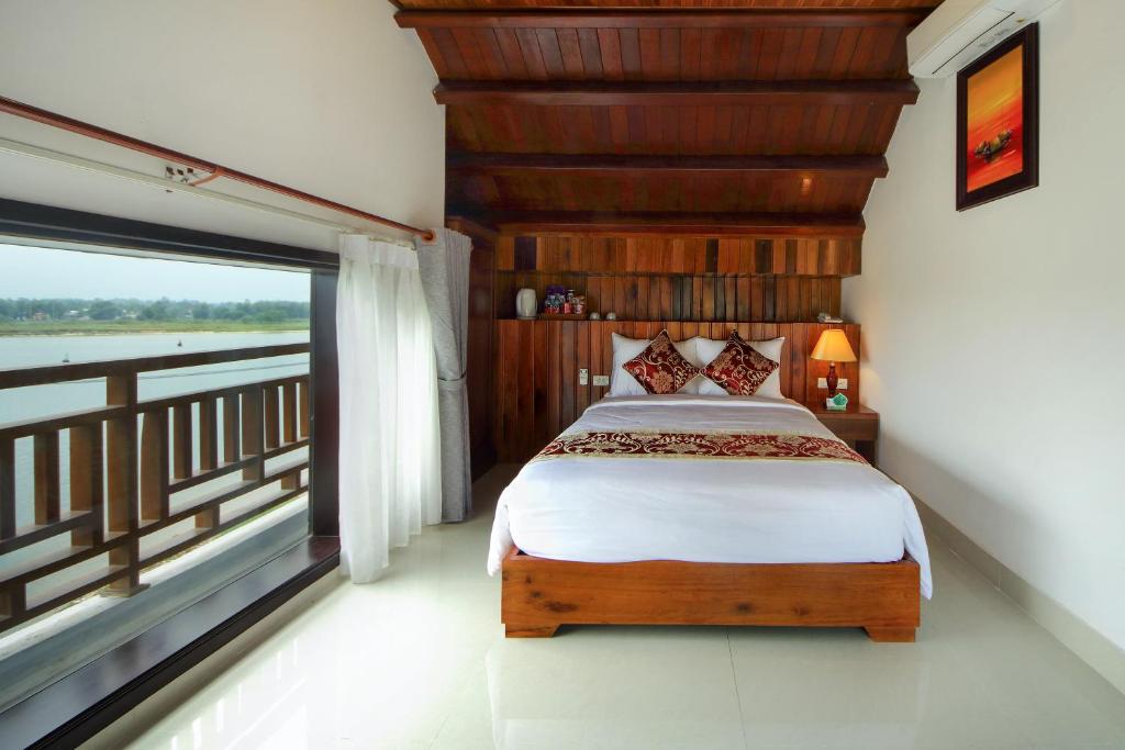 Threeway Riverside Villa photo 2