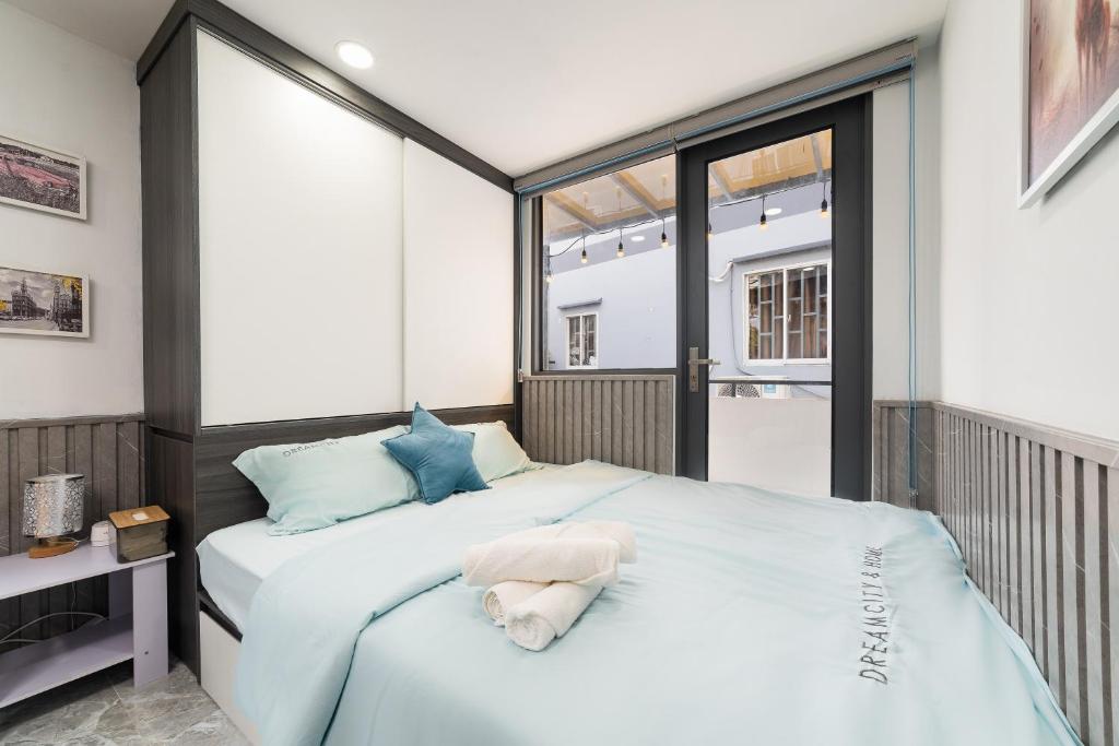 Super Cheap - Balcony & Netflix Studio - Bui Vien photo 2