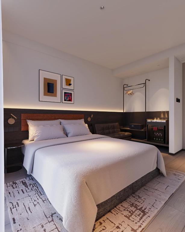 The Signature Hotel Saigon photo 2