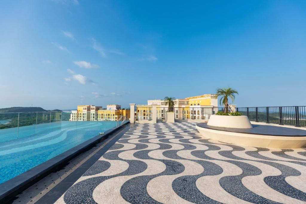 Sunset Apartment- Seaview Hillside with Pool & Firework photo 2