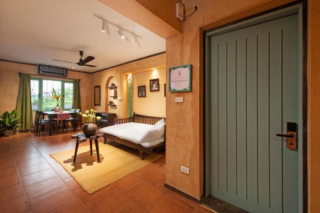 Hanoi Old Quarter Apt - Bathtub photo 2