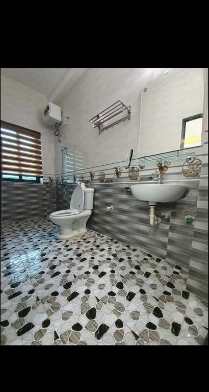 White's house photo 2