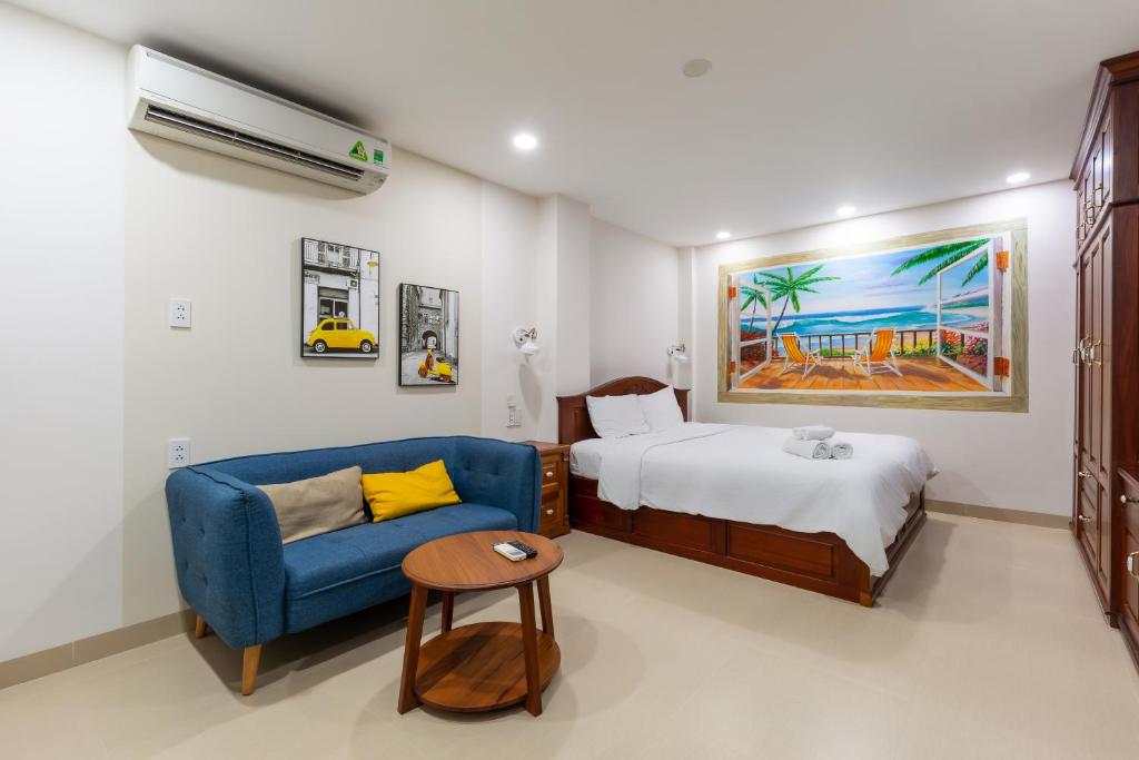 Woody House Saigon Center photo 2