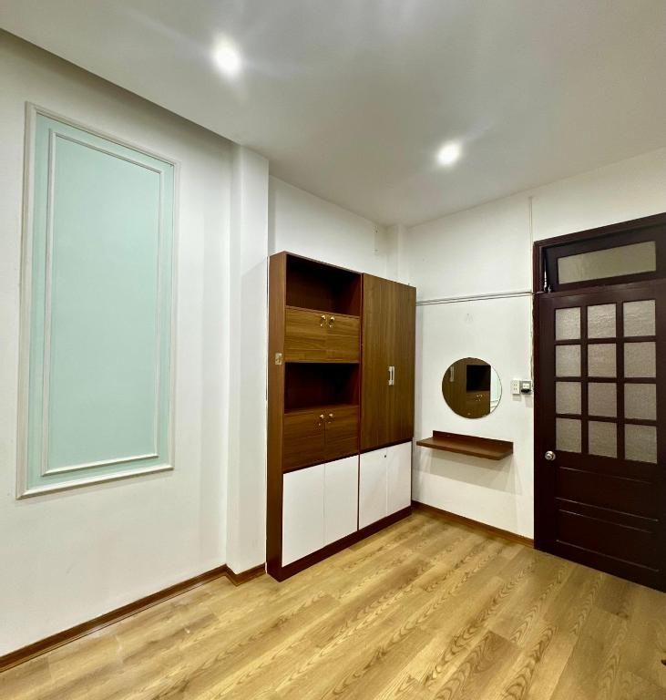 Tinahouse — photo 1