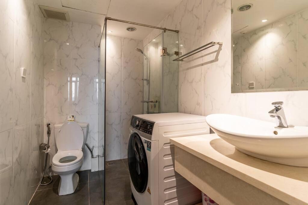 The Rixx Luxury Apartment at Ben Thanh with pool and gym photo 3