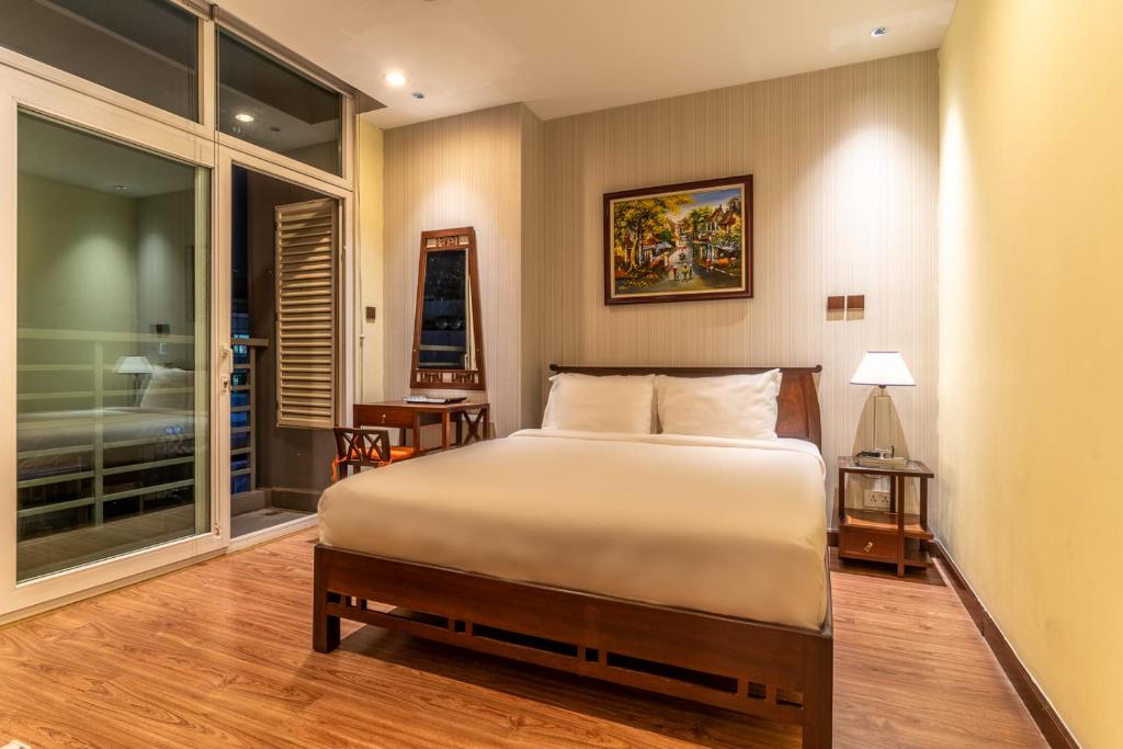 The Rixx Indochine Apartment with Balcony and Rooftop Pool photo 2