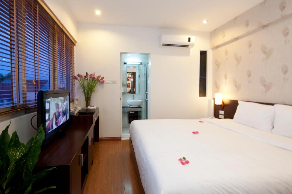 Rising Dragon Legend Hotel photo 2