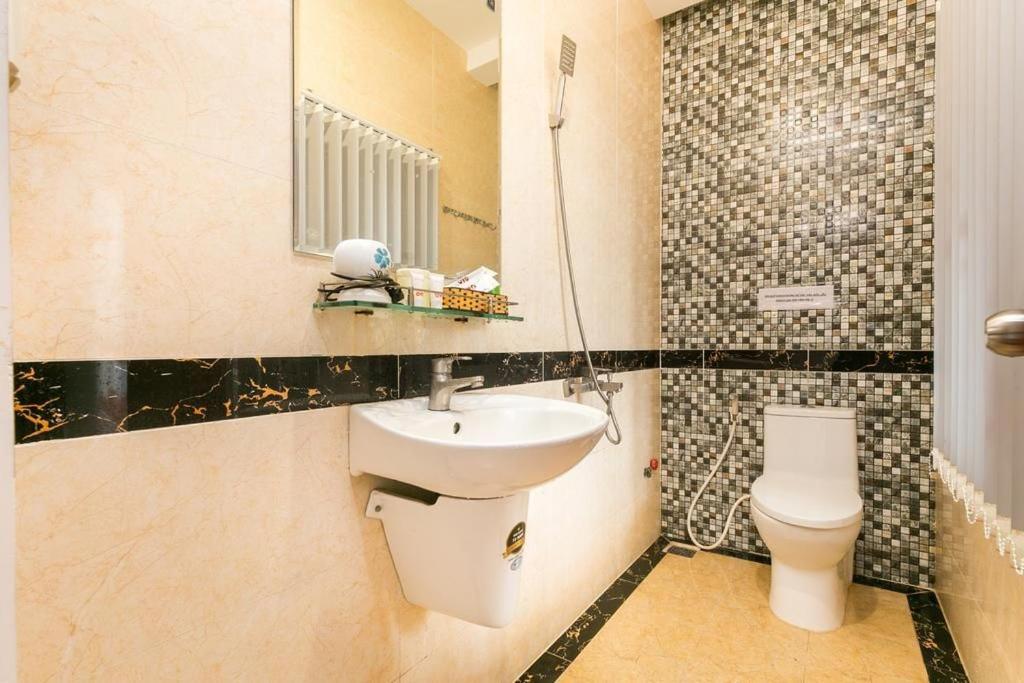 Thanh Tuyền Hotel SG - by BAY LUXURY photo 3