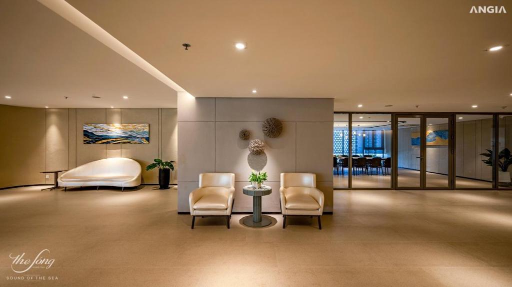 The Song Apartment-Thom photo 2