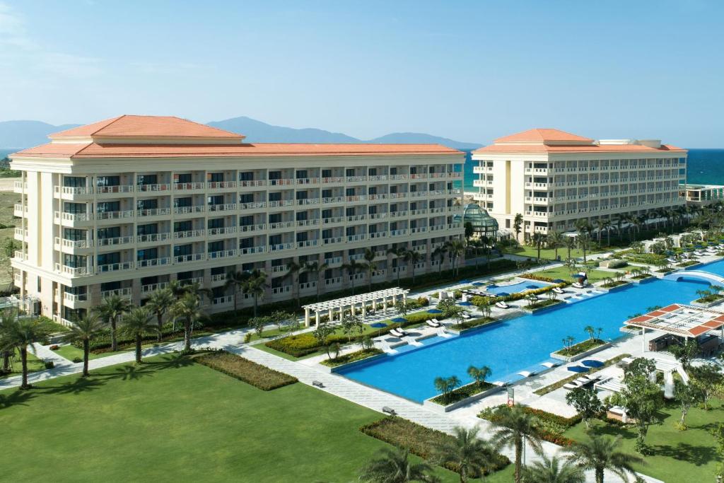Sheraton Grand Danang Beach Resort & Spa photo 2