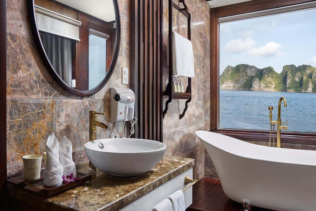All in One Luxury Cruise Halong Bay photo 3