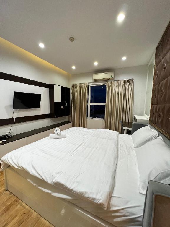 Available Now - Sunrise Cityview Apts - Pool & Gym Q7 photo 2