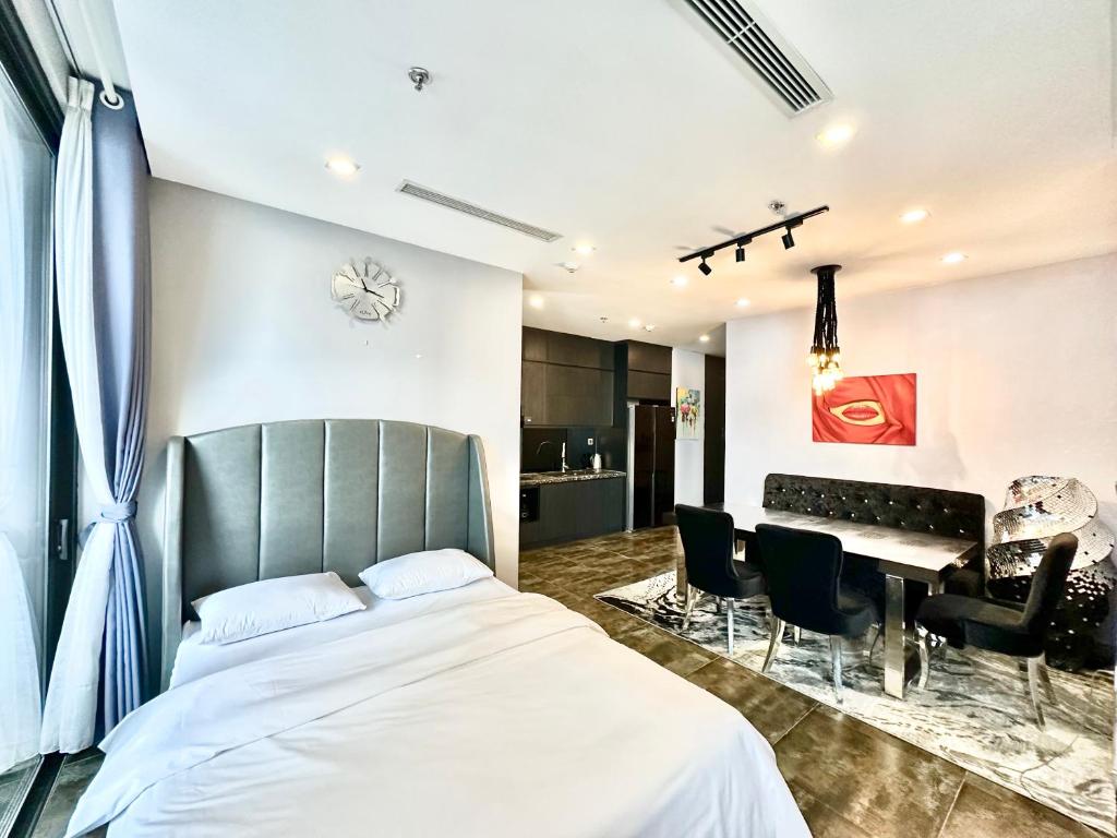 Top Luxury Apt In Vinhomes Metropolis — photo 1