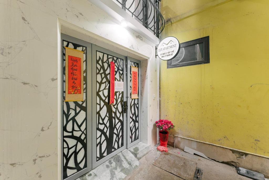 Train Street Lux Homestay photo 3