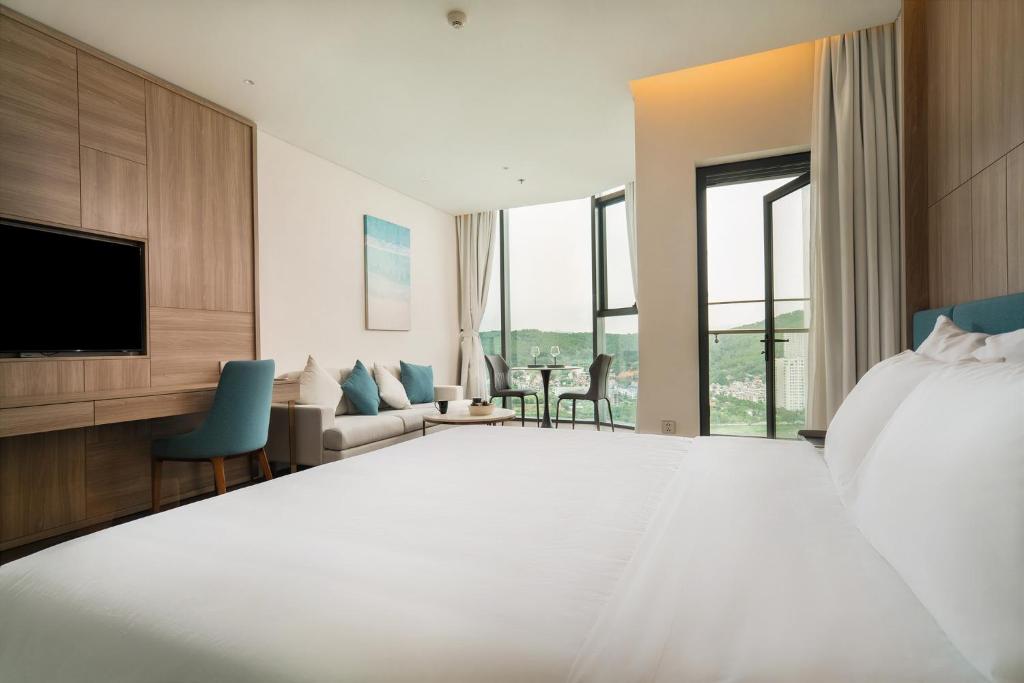 Serene Home Alacarte Ha Long photo 3