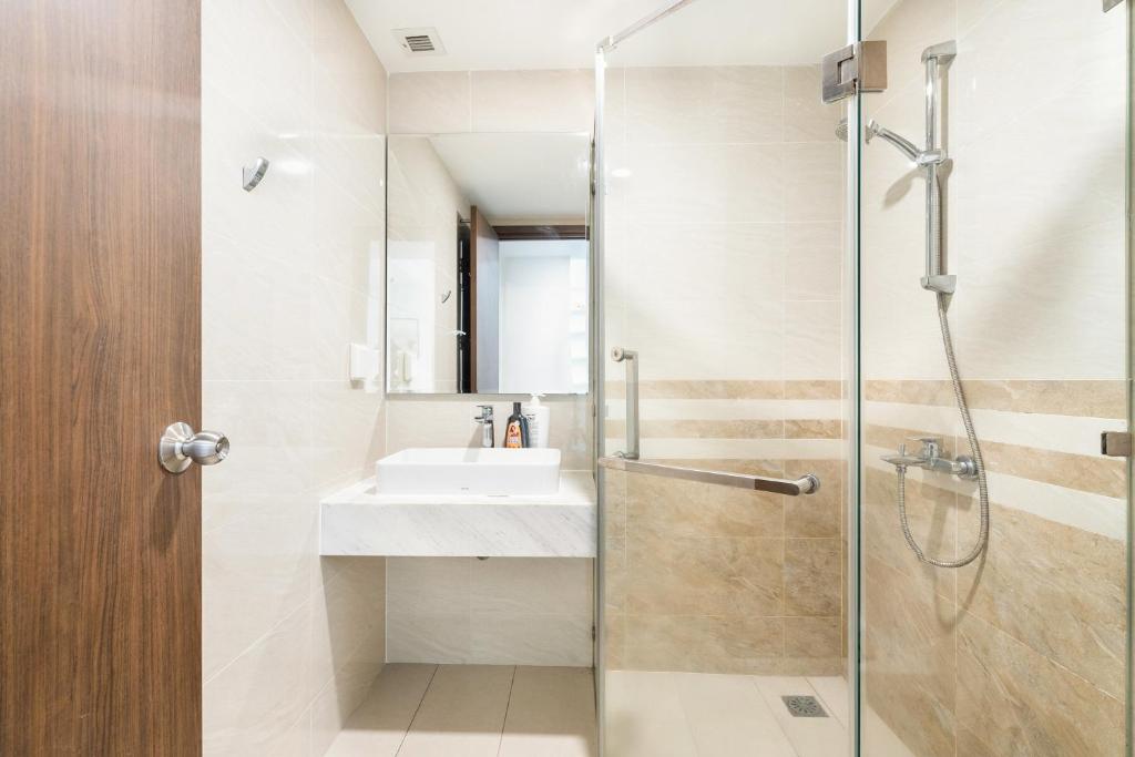 Saigon Royal Apartment 2 bedroom in center for 30 nights above photo 2