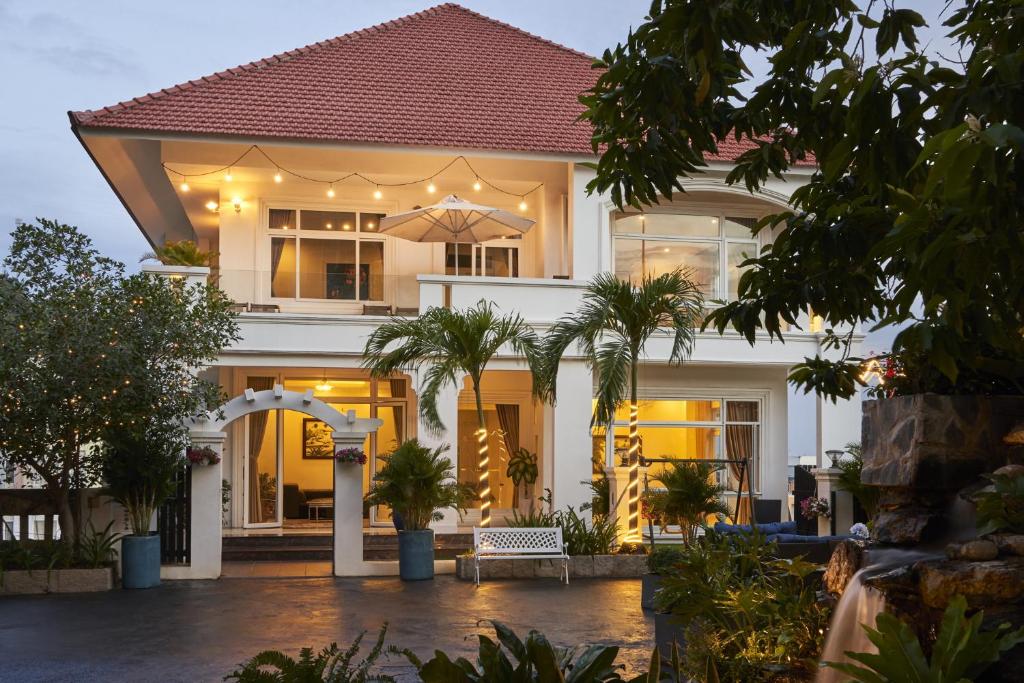 The Wind Resort - Tropical Hillside Escape photo 2