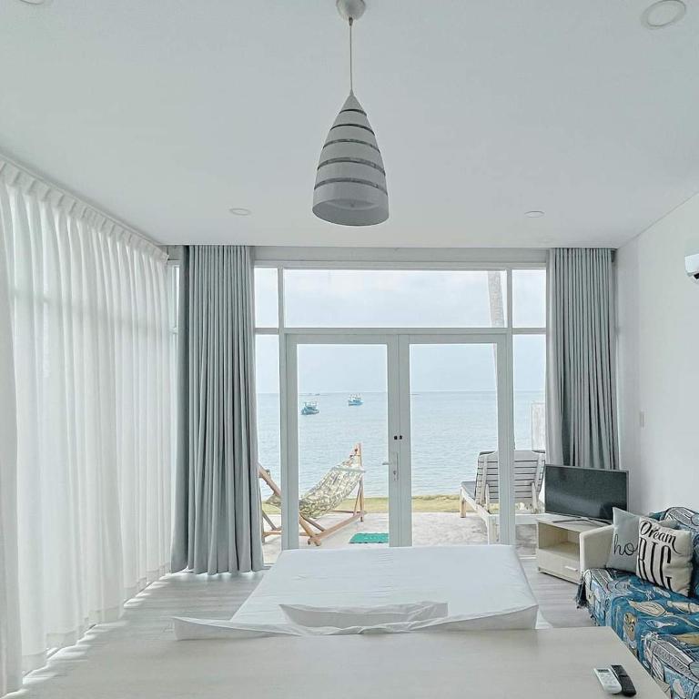 TS Beach House photo 2