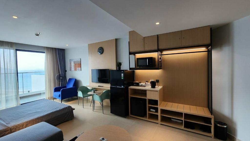 Happy Beach Oceanview Arena Cam Ranh Condotel photo 3