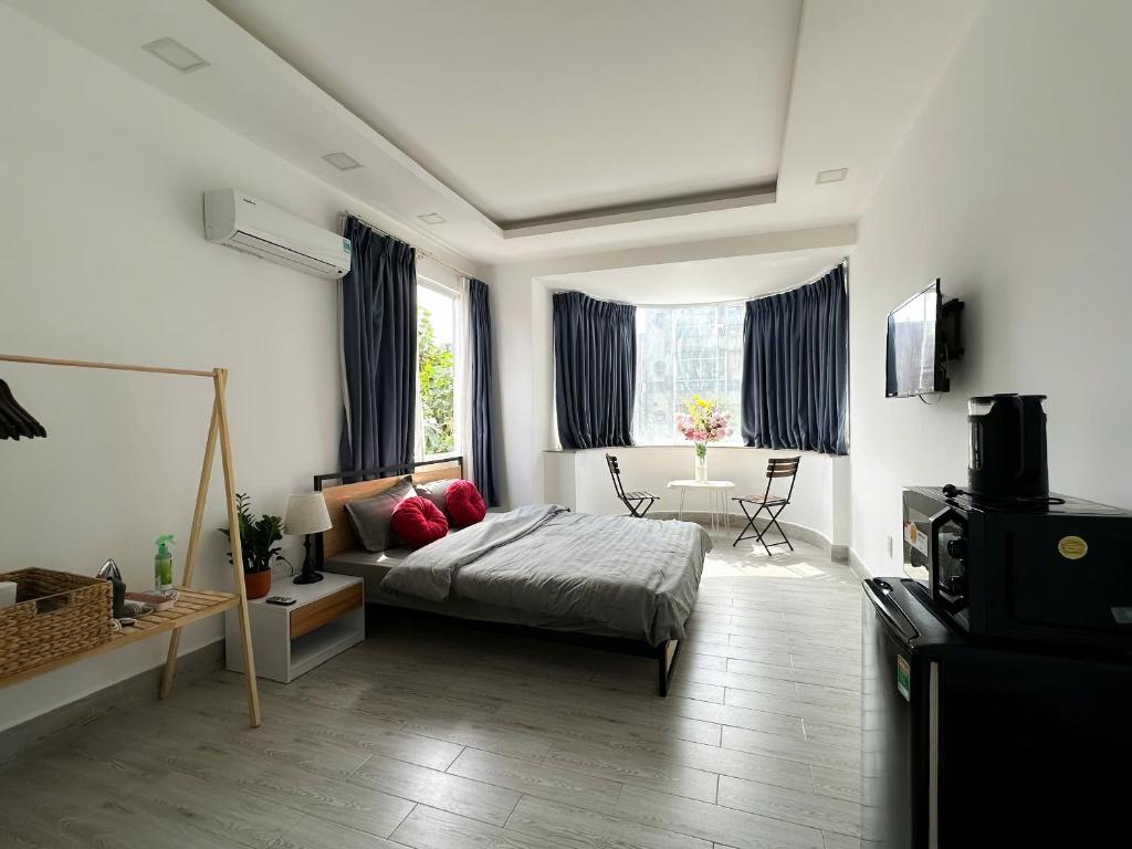 Cozy Saigon Sunset Apartment - Steps to Bui Vien Nightlife photo 3