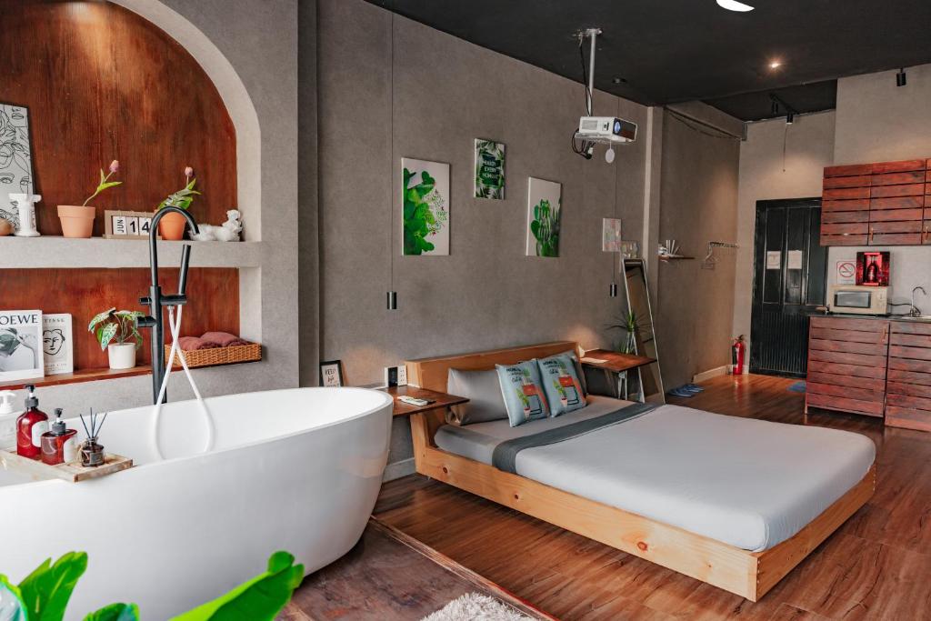 Saigon Hideout New World View - District 1 Romantic Stay photo 3