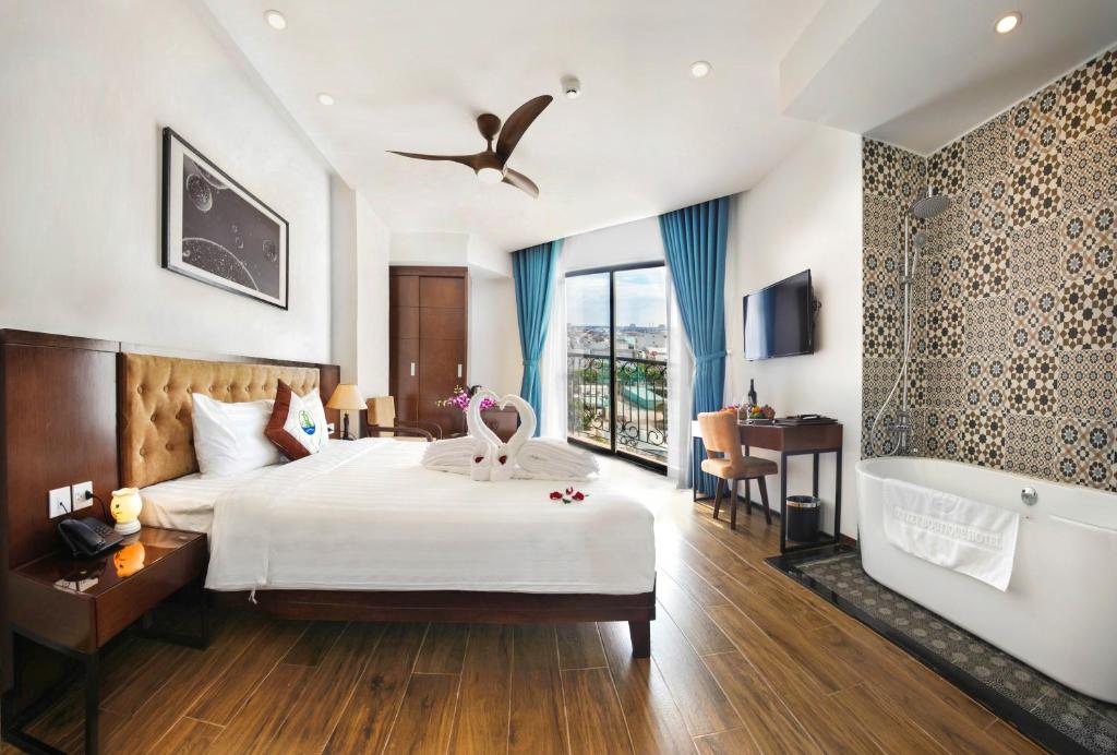 Ritzy Boutique Hotel Da Nang Beach photo 2