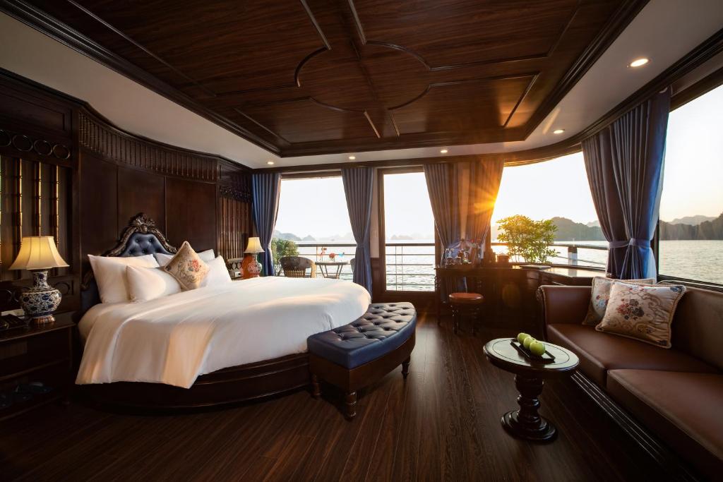 La Casta Regal Premium Lan Ha Bay Cruise — photo 1