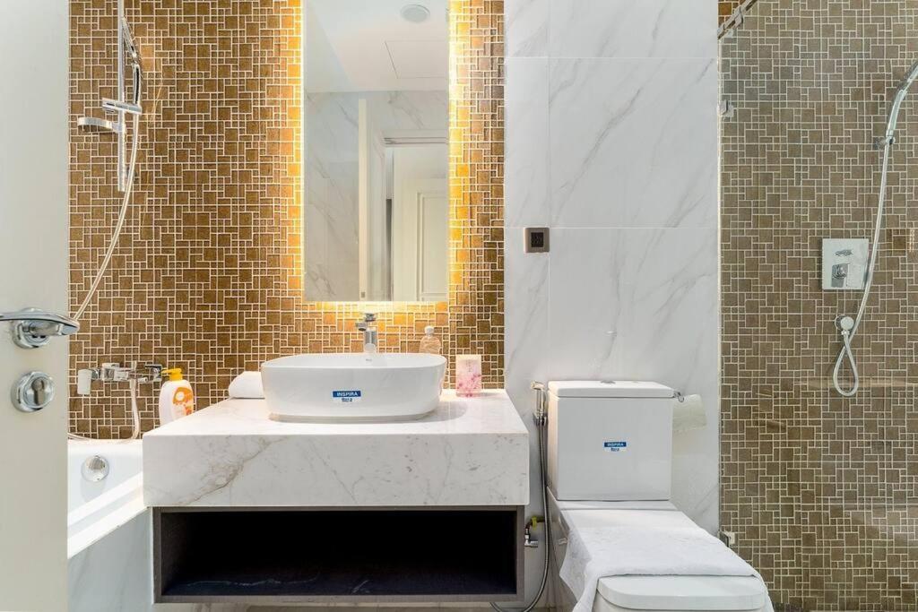 Steps to Vincom/Casino/D1/pool/gym/Netflix/3Beds photo 3