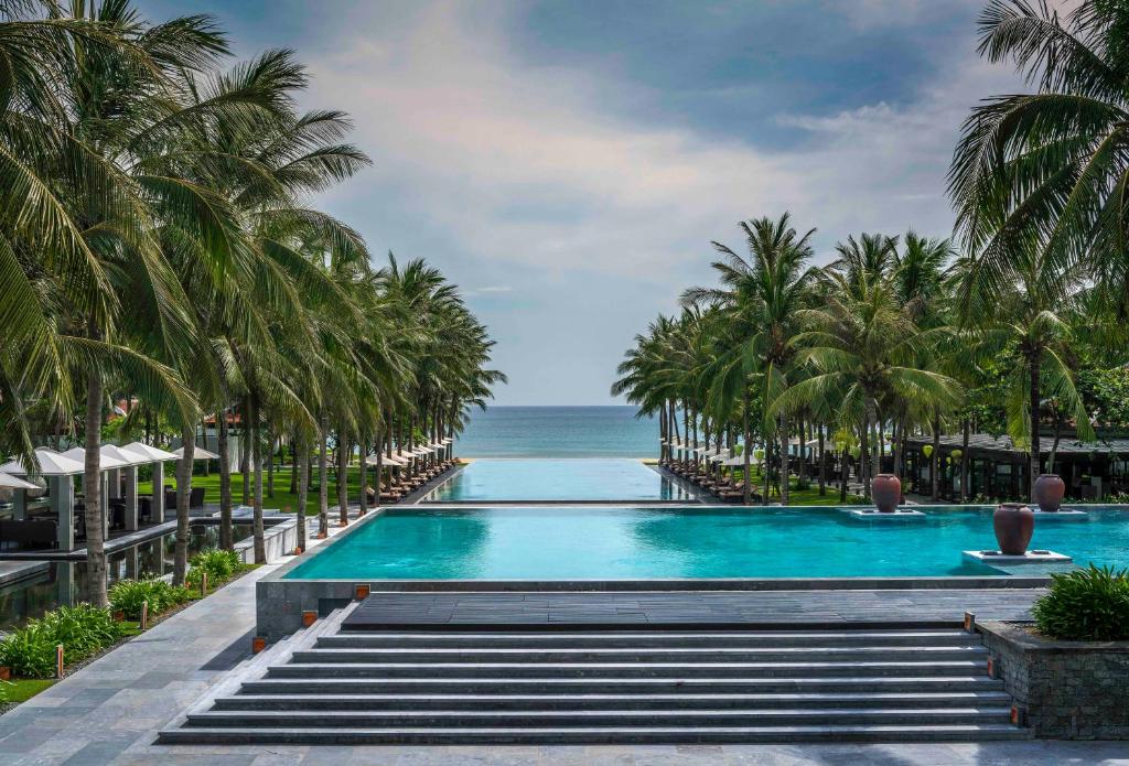 Four Seasons The Nam Hai photo 3