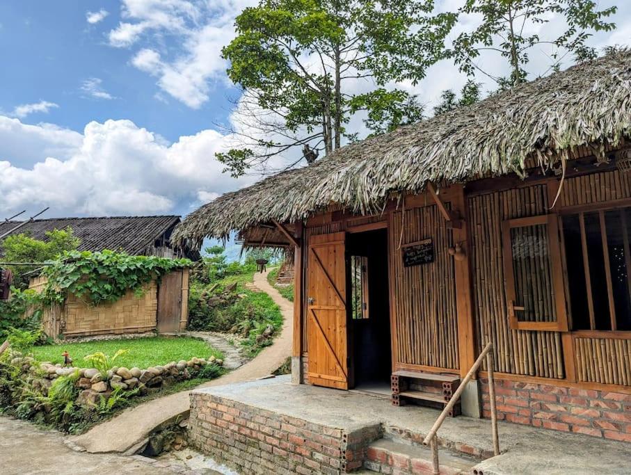The Happy Happy Bungalow of Happiness! — photo 1