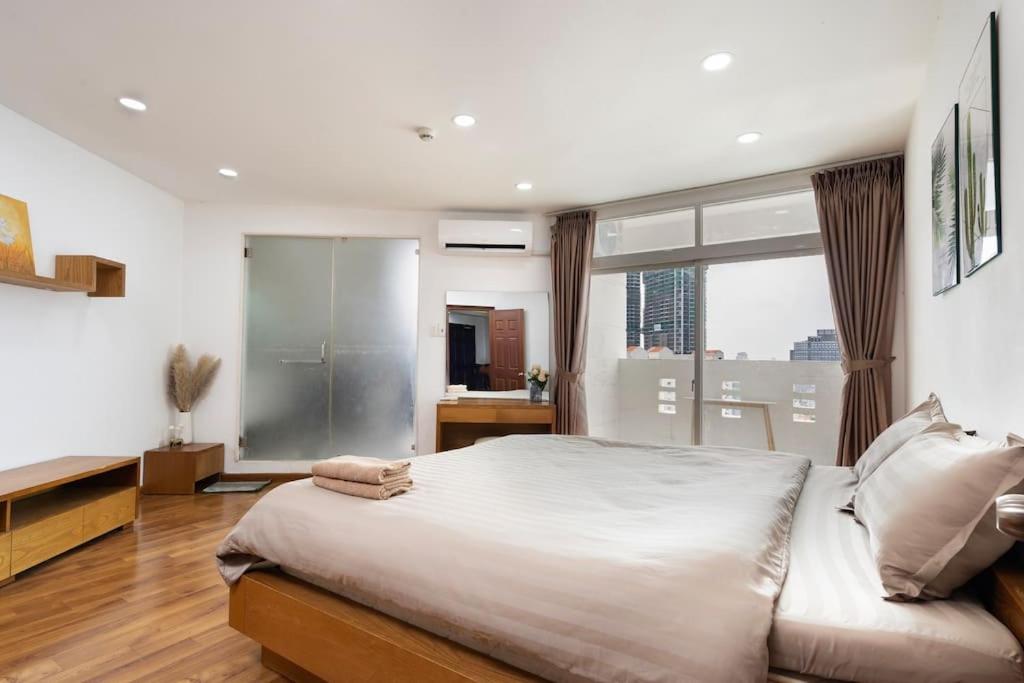 Spacious 2 br at city center/1st district photo 2