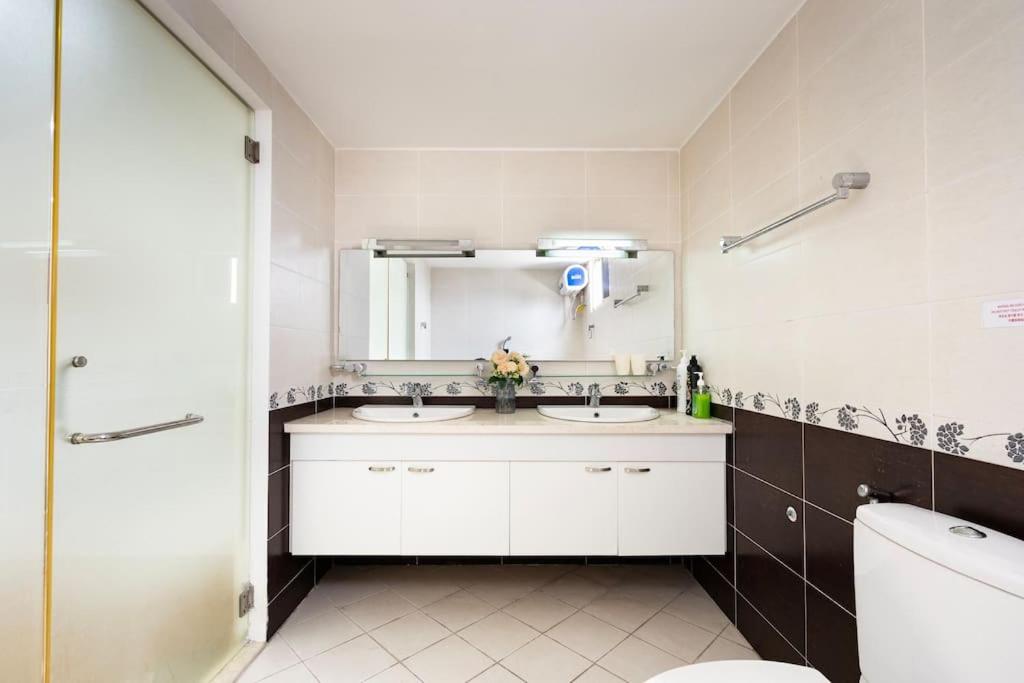 Spacious 2 br at city center/1st district photo 3