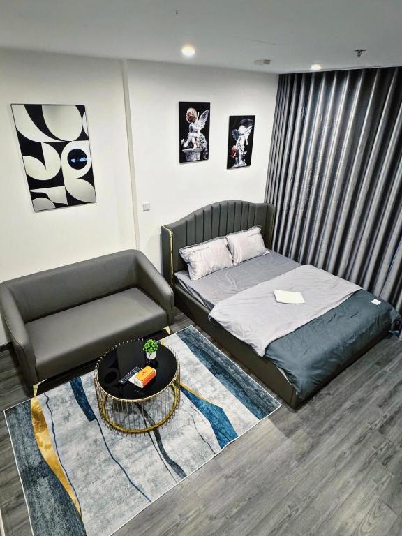 STUDIO 1BR — photo 1
