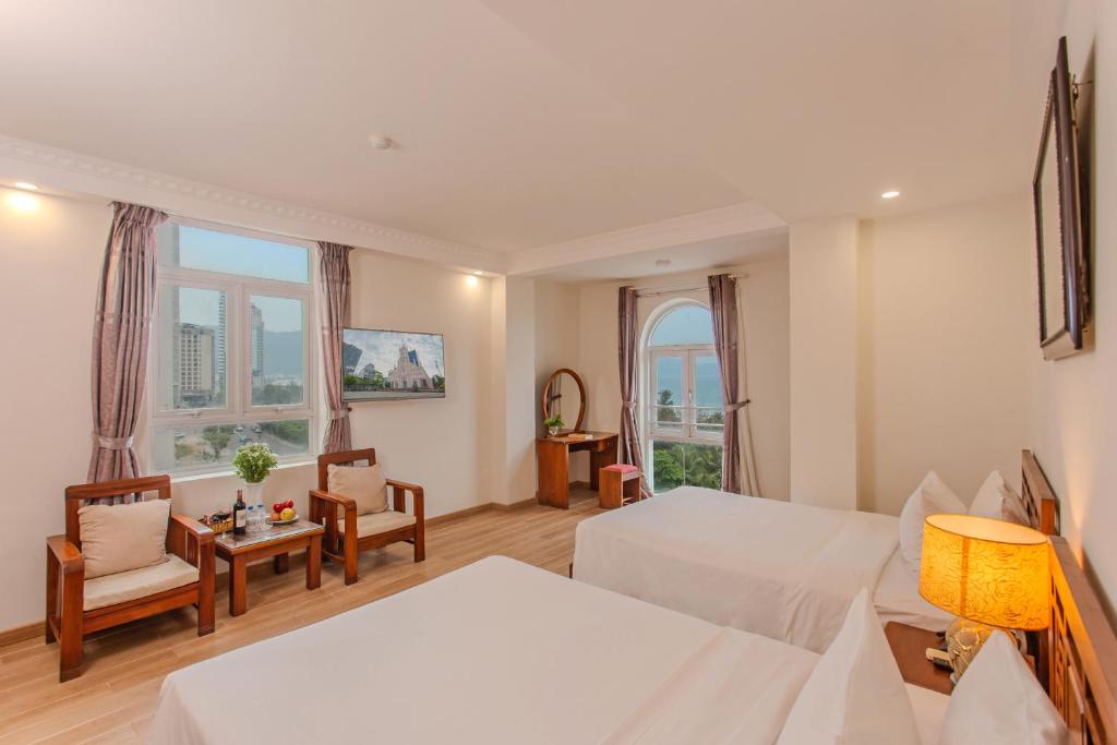 Seavitel Danang Beach Hotel photo 2