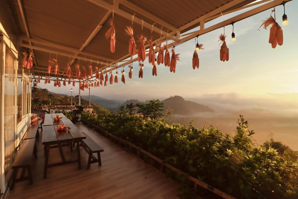 THỎ NON GARDEN CLOUDY OCEAN VIEW — photo 1