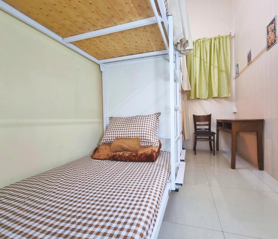 LushStay Hostel - Hanoi Train Street photo 2