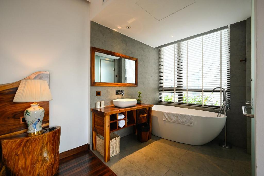 Sky Gem Central Hotel photo 3