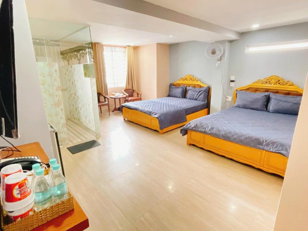 Royalty Hotel photo 2