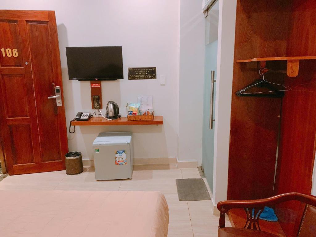 Royalty Hotel photo 3
