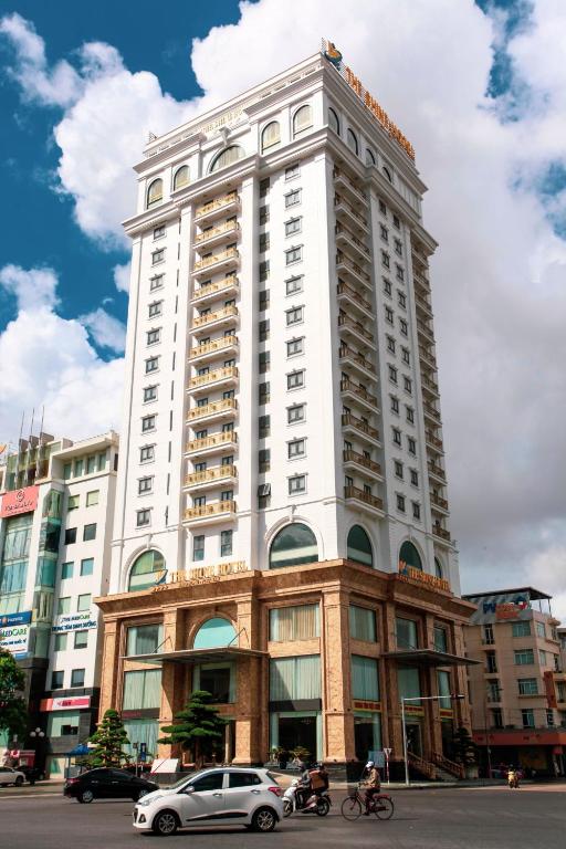 THE SHINE HOTEL — photo 1