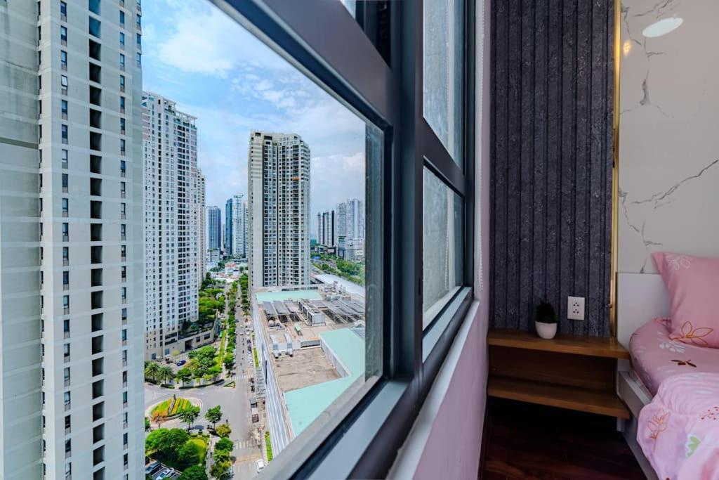 Wonderful 2 BR condo in T2 Masteri Thao Dien photo 2