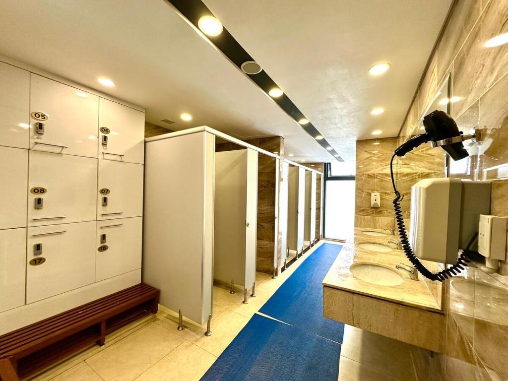 Top Floor photo 3
