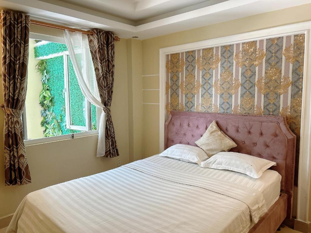 Royal Hotel photo 2