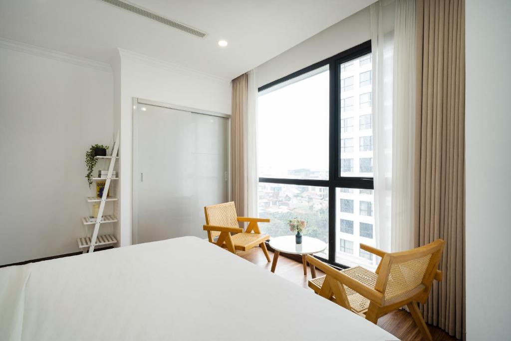 Royal City 2BR Apartment Full Amenities photo 2