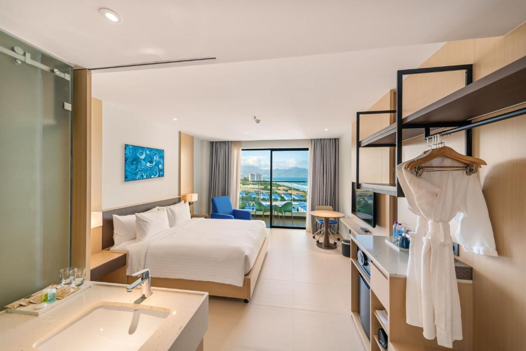 The Empyrean Cam Ranh Beach Resort photo 2