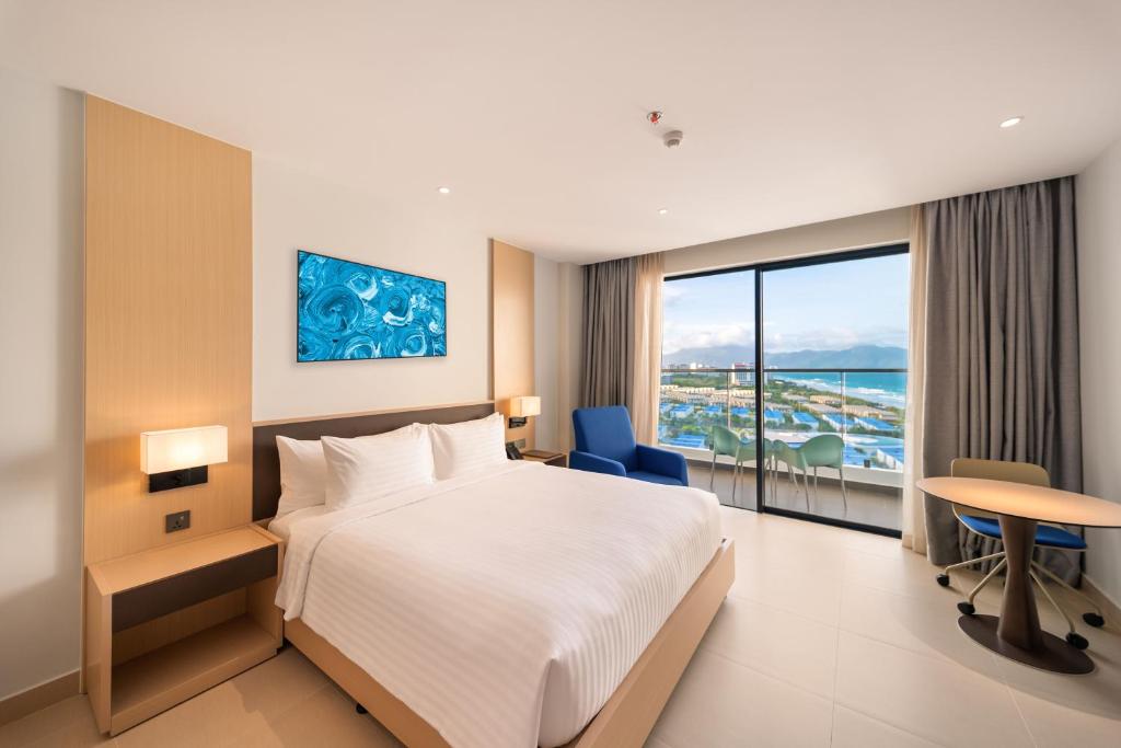 The Empyrean Cam Ranh Beach Resort photo 3