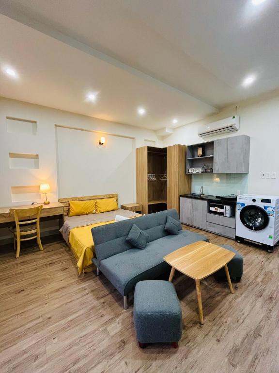 Spacious studio with a large balcony in Thao Dien R02 — photo 1