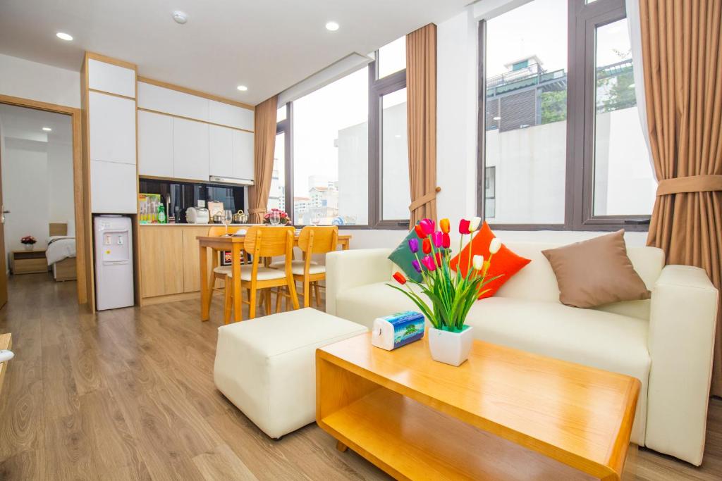 Sumitomo 5 Apartment at 81 Linh Lang Street photo 2
